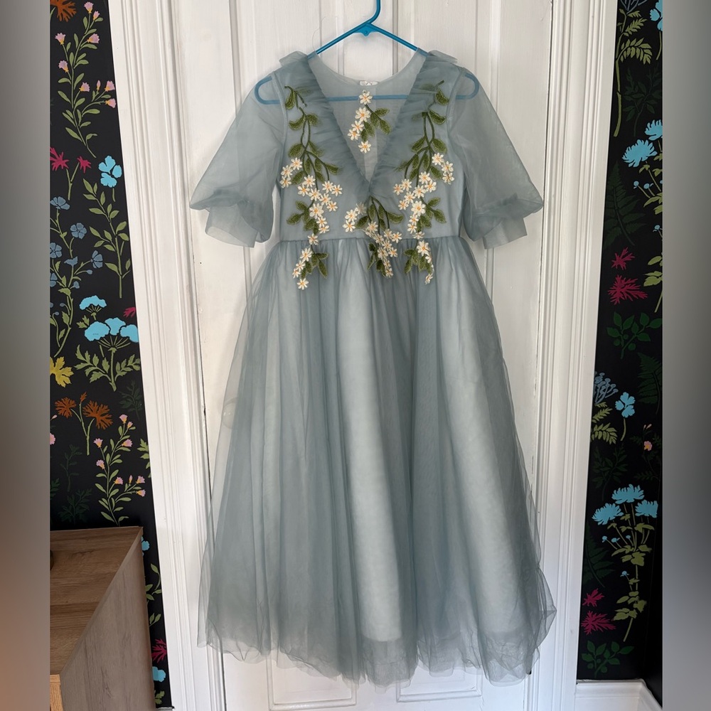 Elegant Blue Tulle Dress with Floral Appliqué